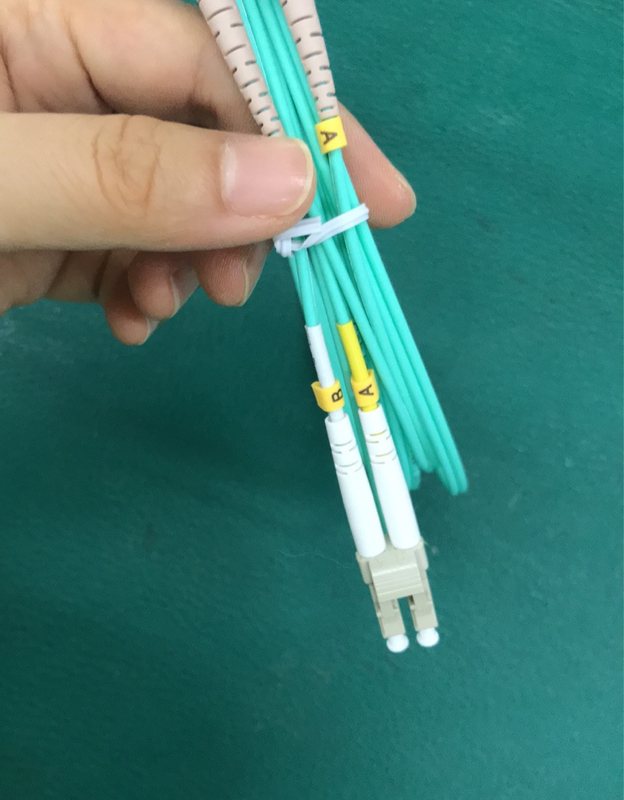 SC LCの繊維光学のOM3 300複式アパートLSZHのジャケットの水色をパッチ・コード