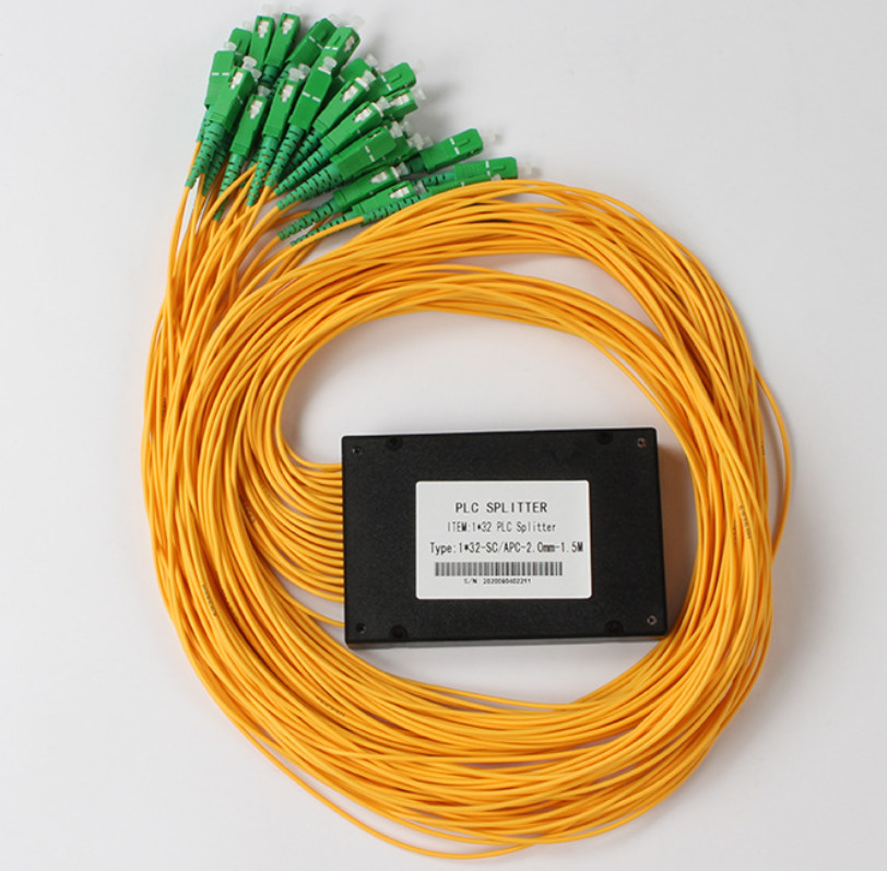 2.0MMのピグテール1260nm - 1650nm仕事の長さのために光ファイバーSC APC 1x32のディバイダー