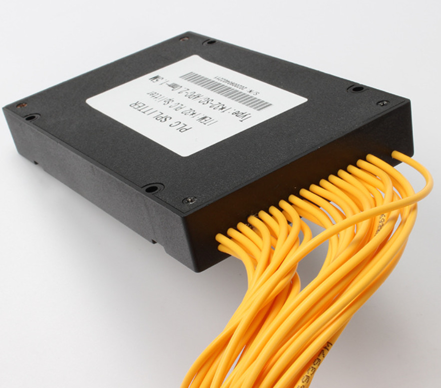 2.0MMのピグテール1260nm - 1650nm仕事の長さのために光ファイバーSC APC 1x32のディバイダー